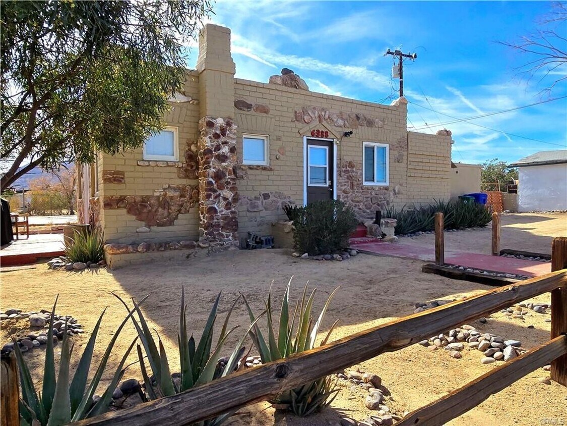 Primary Photo - Eclectic 2 Bedroom 1 Bathroom with 2 Offic...
