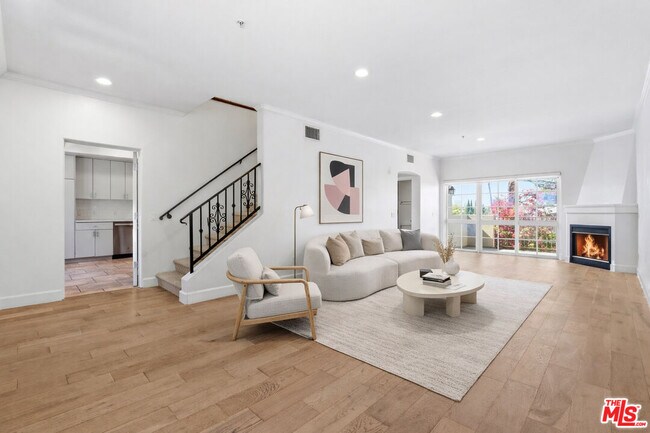 Foto del edificio - 851 N San Vicente Blvd