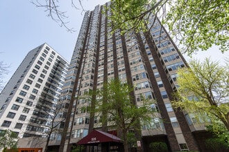 Building Photo - 525 W Hawthorne Pl