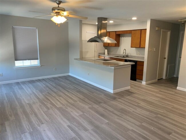 Building Photo - 728 Greystoke Dr