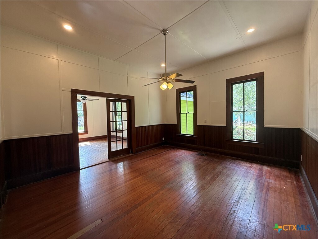Building Photo - 184 3rd St