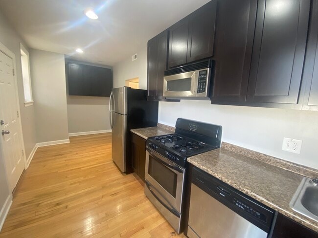 Building Photo - 2011 N Lamon Ave