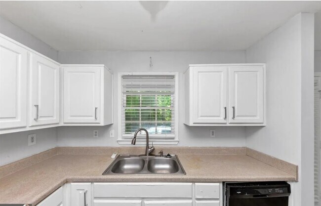 Foto del edificio - 1432 Forest Villa Dr NW