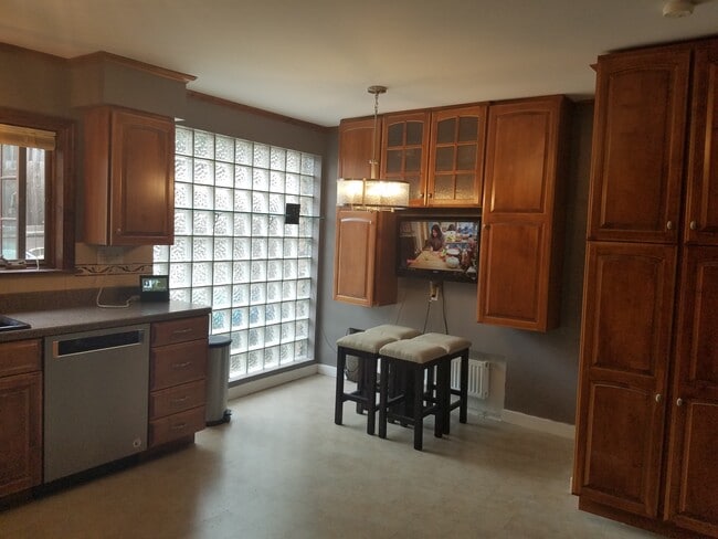 Building Photo - 202 N Highland Ave