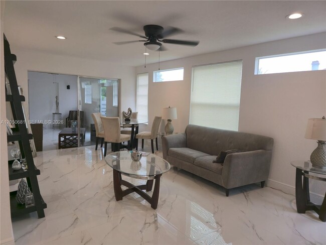 Foto del edificio - 7771 NW 46th St