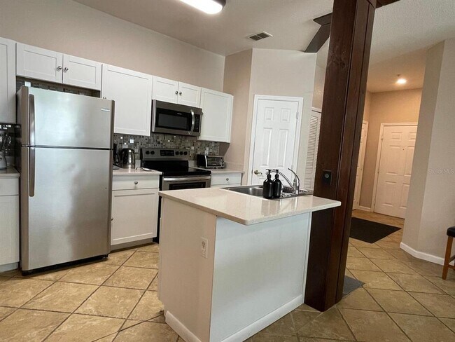 Building Photo - 8101 Coconut Palm Way