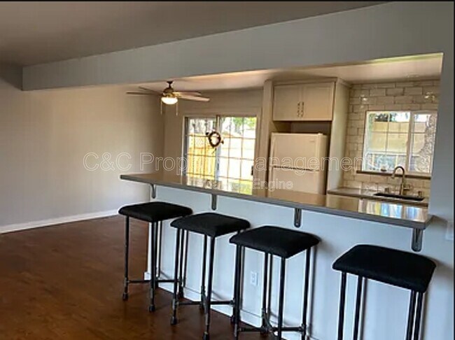 Foto del edificio - 1124 Carson St