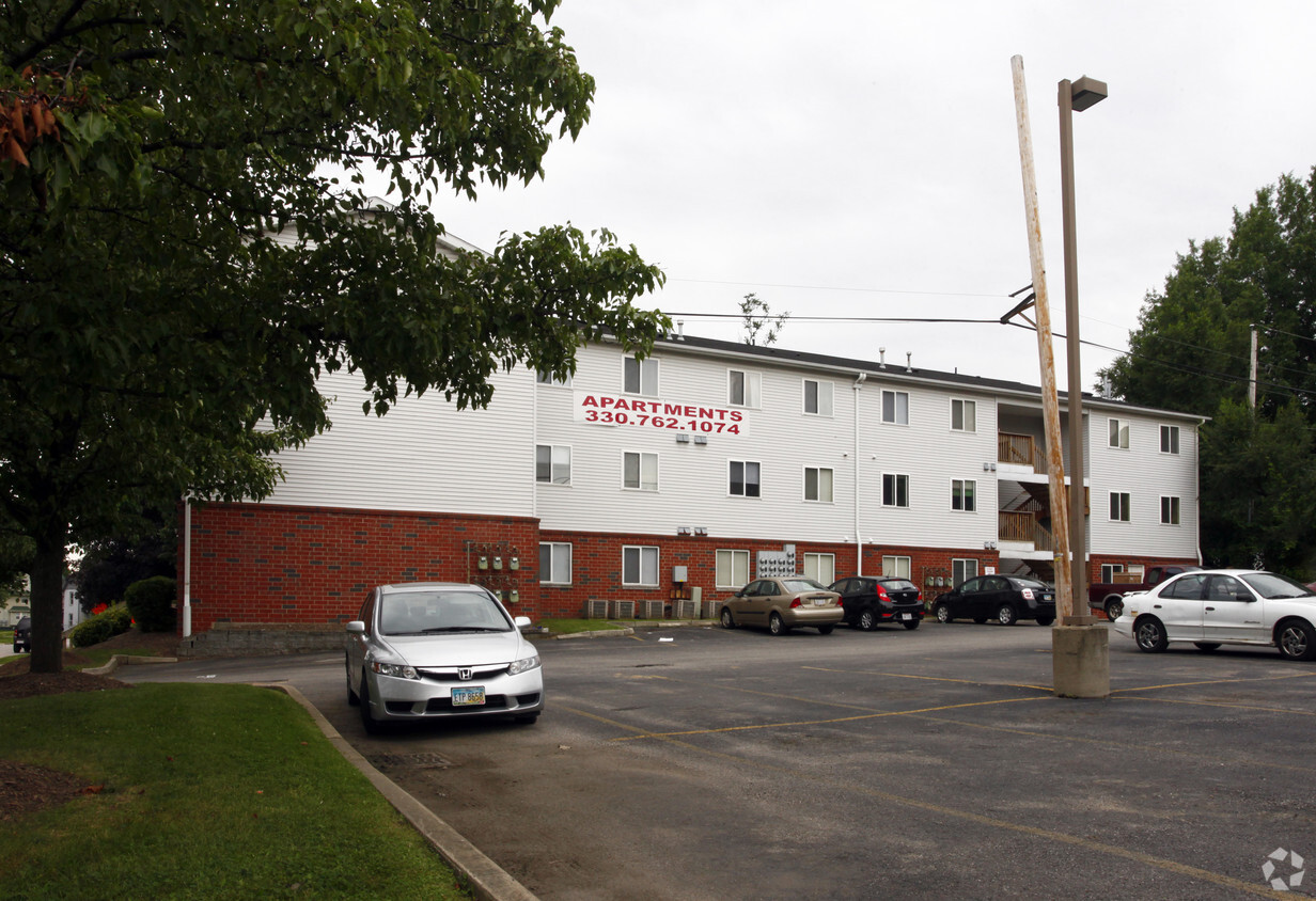 Building Photo - Roo Commons