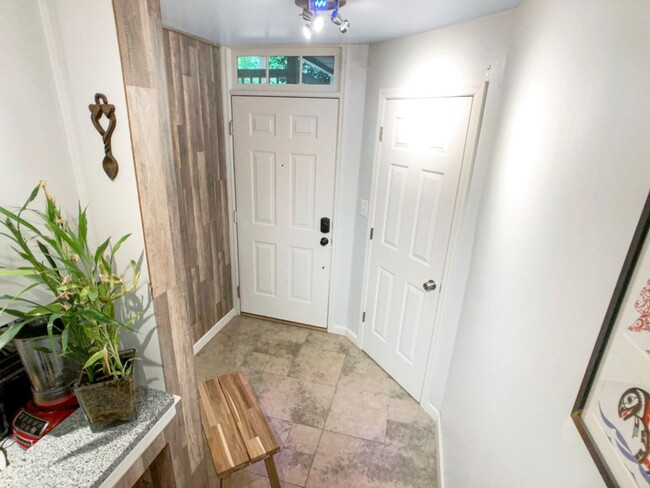 Foto del edificio - Beautiful Updated 2BR/2BA Condo Near Beltline