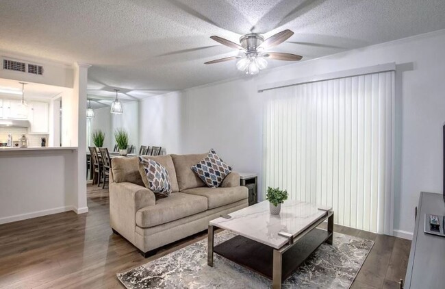 Foto del edificio - 12802 Midway Rd