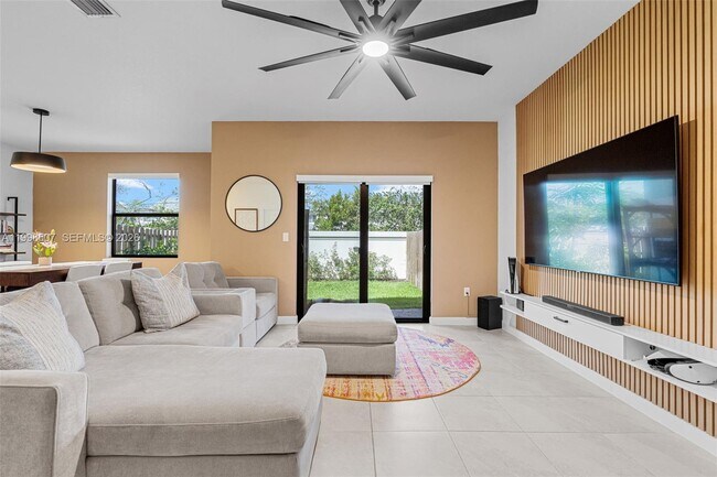 Foto del edificio - 4917 Oakmont Dr