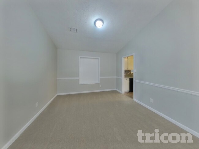 Foto del edificio - 718 Post Rd Ln