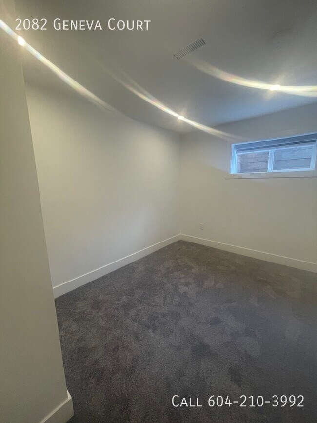 Building Photo - 2 Bedroom Suite With A/C In Abbotsford Inc...