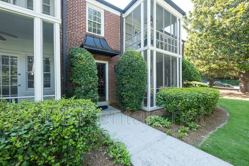 Foto principal - 55 Delmont Dr NE