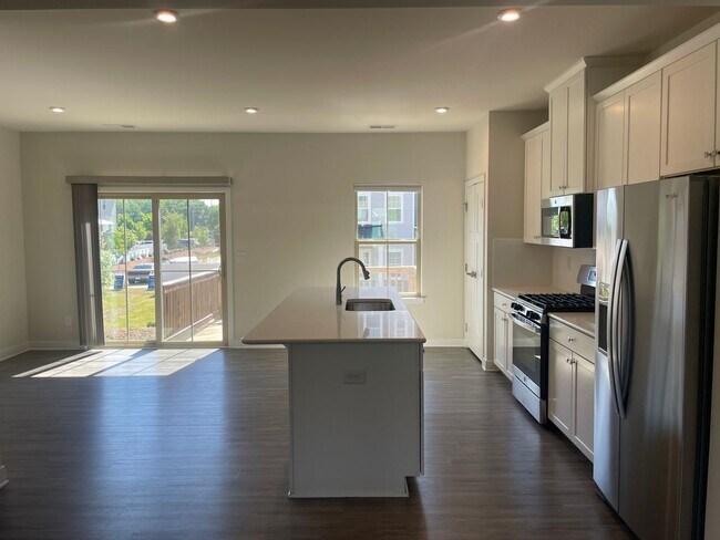 Foto del edificio - Luxury 3BR Townhome in Langtree- Modern Finishes & Prime Location!
