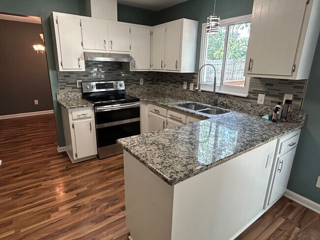 Foto del edificio - Wonderful 4 bed, 2.5 bath Single Family Ho...