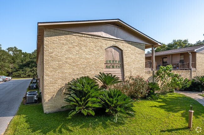 Building Photo - Green Acres Apartments