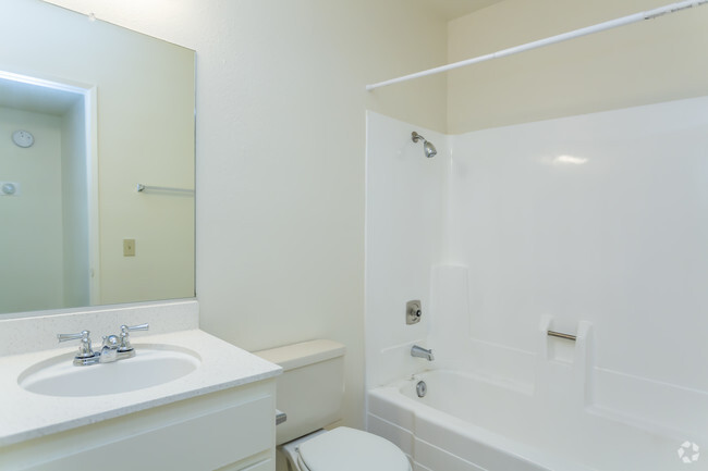 1HAB, 1BA - 650 ft² - RB Racquet Club Apartments
