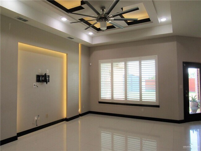 Building Photo - 2613 Xavier Ave W