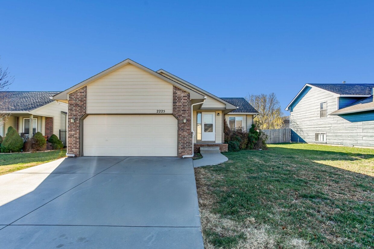 Great 4 bedroom home in Derby School dist... - Great  4 bedroom home in Derby School dist...