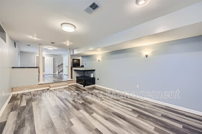 Building Photo - 813 Lindsey Manor Ln