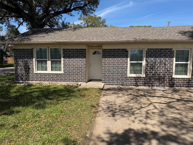 Foto del edificio - 2501 Maple St