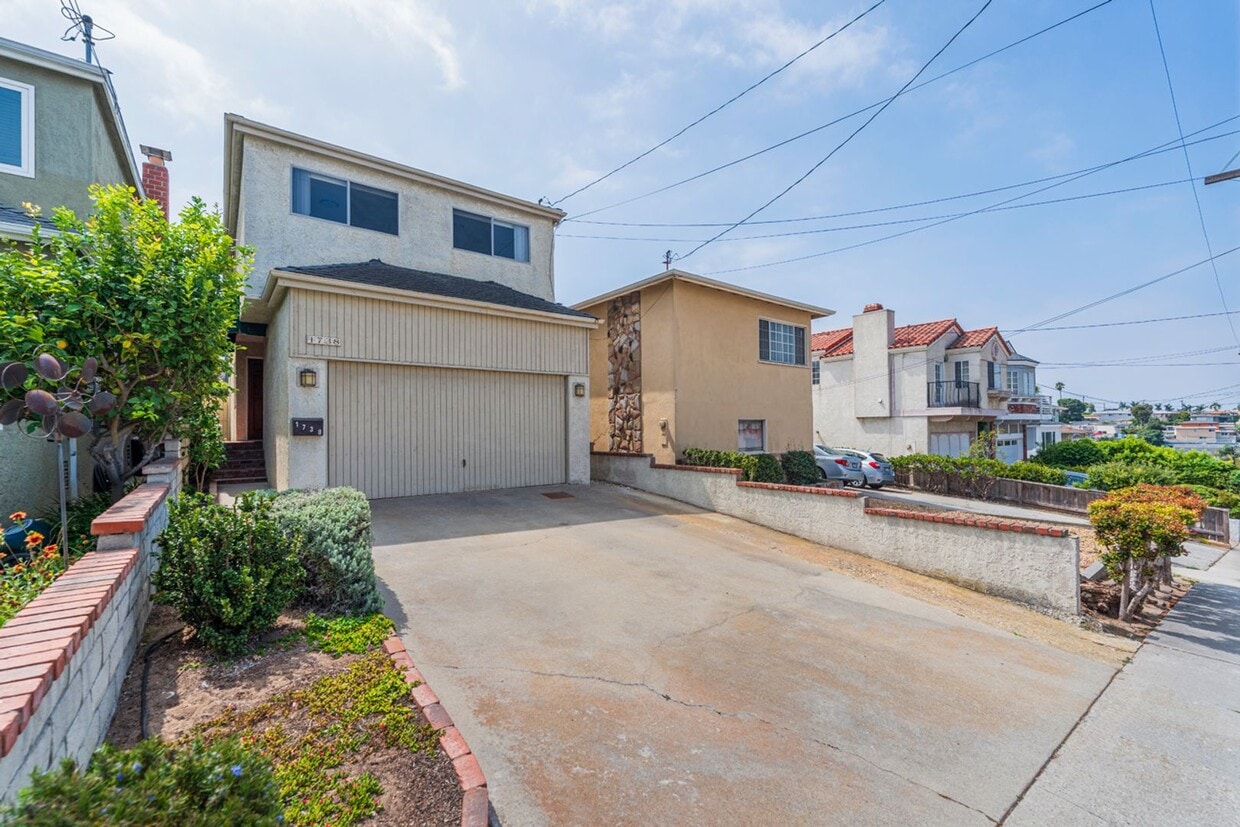 Primary Photo - North Redondo 3 bedroom