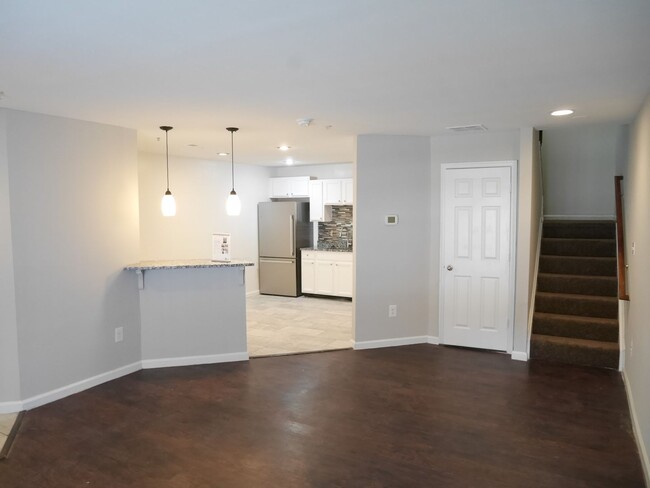 Foto del edificio - Move in Ready Townhouse!