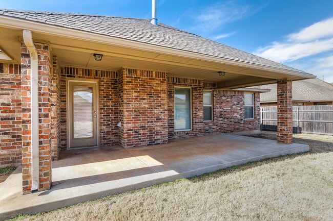 Covered Paito - 19120 Summer Grove Ave