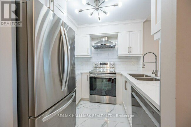 Photo du bâtiment - 8-1718 Hillcrest Ave