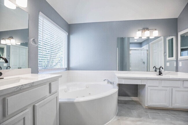Foto del edificio - 18135 Somerset Knolls Ct