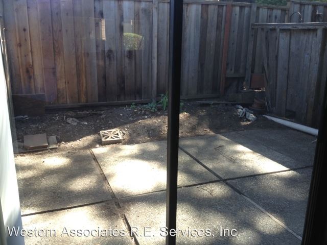 Building Photo - 2870 Park Ave