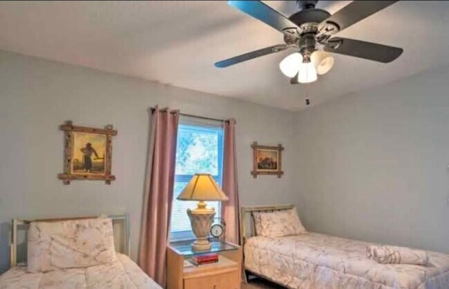 Foto del edificio - 13795 Yarmouth Dr