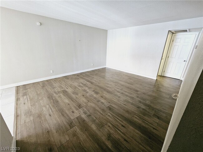 Building Photo - 1405 Vegas Valley Dr
