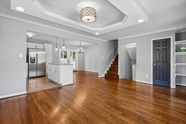 Building Photo - 3801 Denfeld Ave