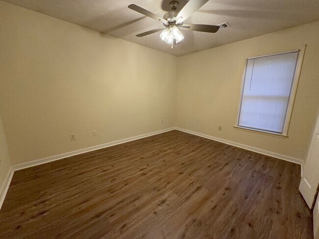 Foto del edificio - 1337 Kent Dr