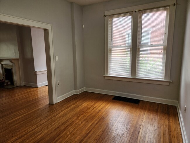 Building Photo - 135 W Hubbard Ave