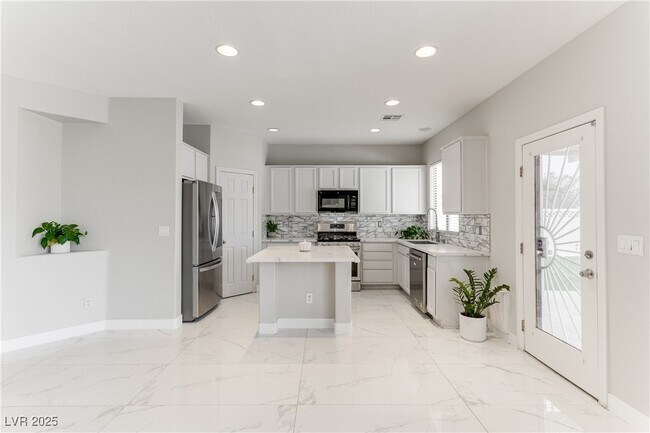 Foto del edificio - 5614 Midnight Breeze St