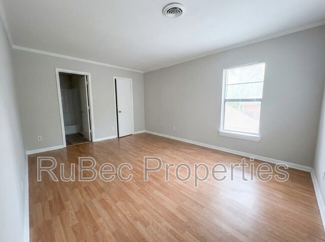 Building Photo - 8336 Trail View Dr
