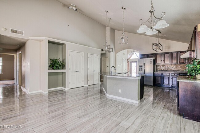 Foto del edificio - 12215 Stansbury Dr