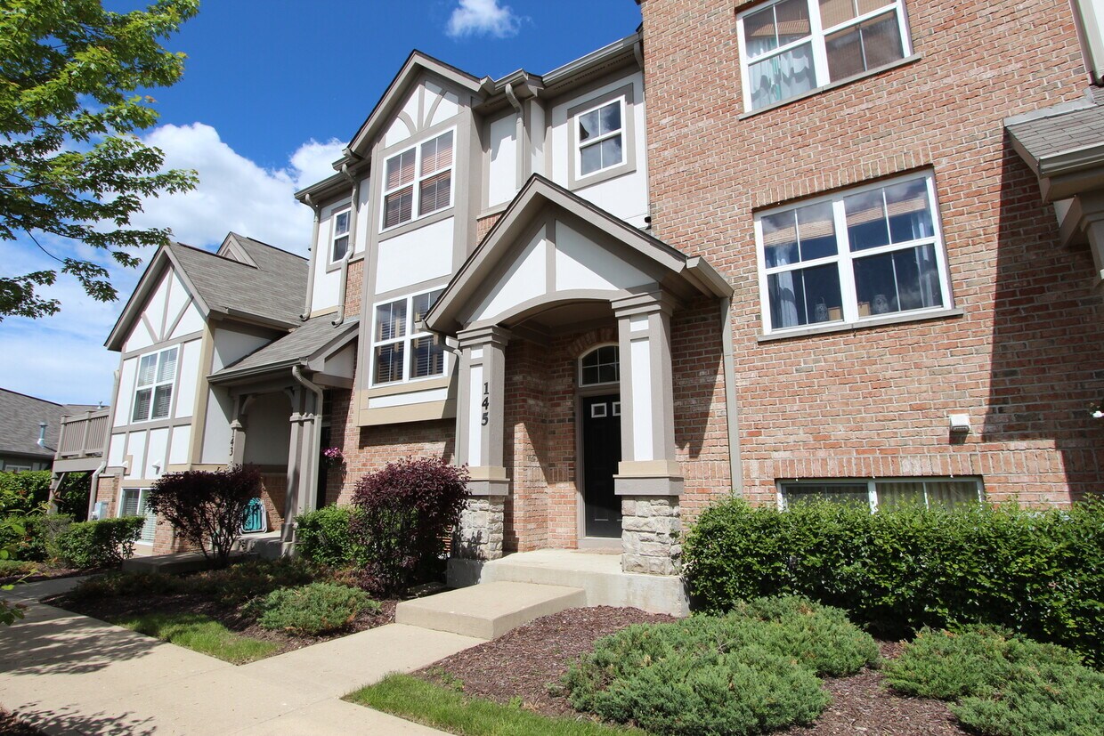 Foto principal - 145 Rosehall Dr