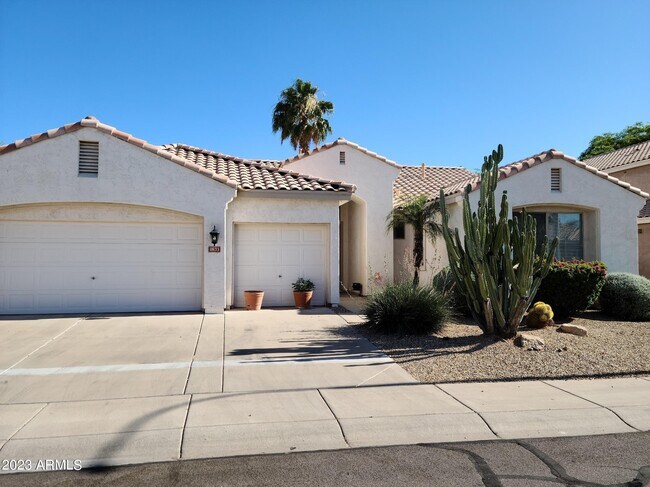 Building Photo - 1833 W Lark Dr