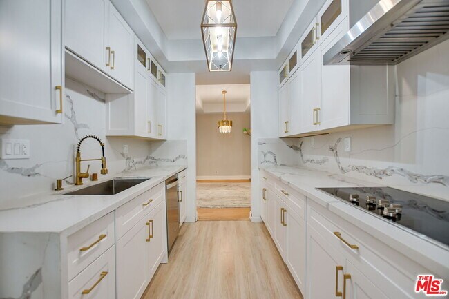 Foto del edificio - 2112 Century Park Ln