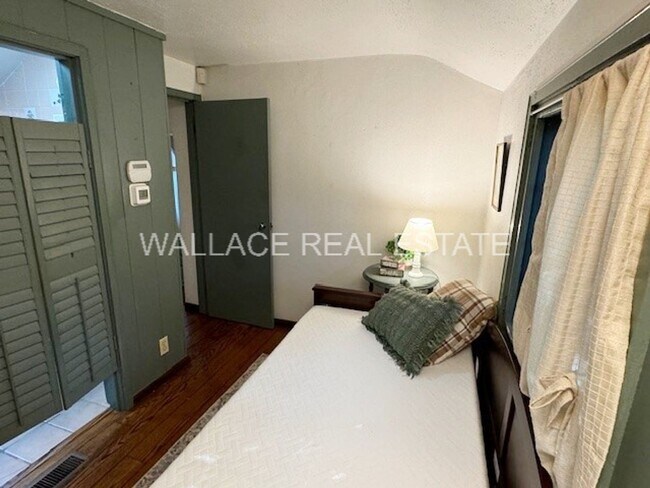 Foto del edificio - COZY 1 BEDROOM FULLY FURNISHED COTTAGE IN ...