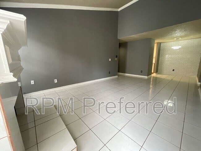 Building Photo - 10053 Westpark Dr