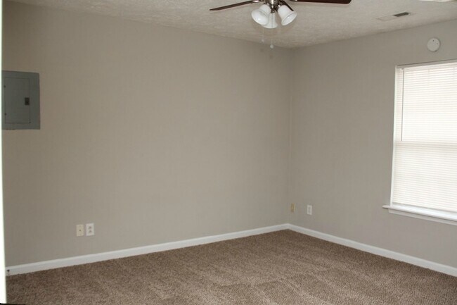 Building Photo - 1233 Parkway Pl