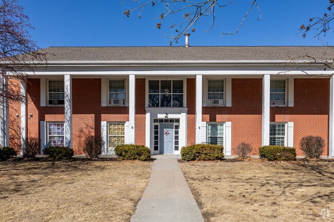 Building Photo - Colonial Plaza Apartments