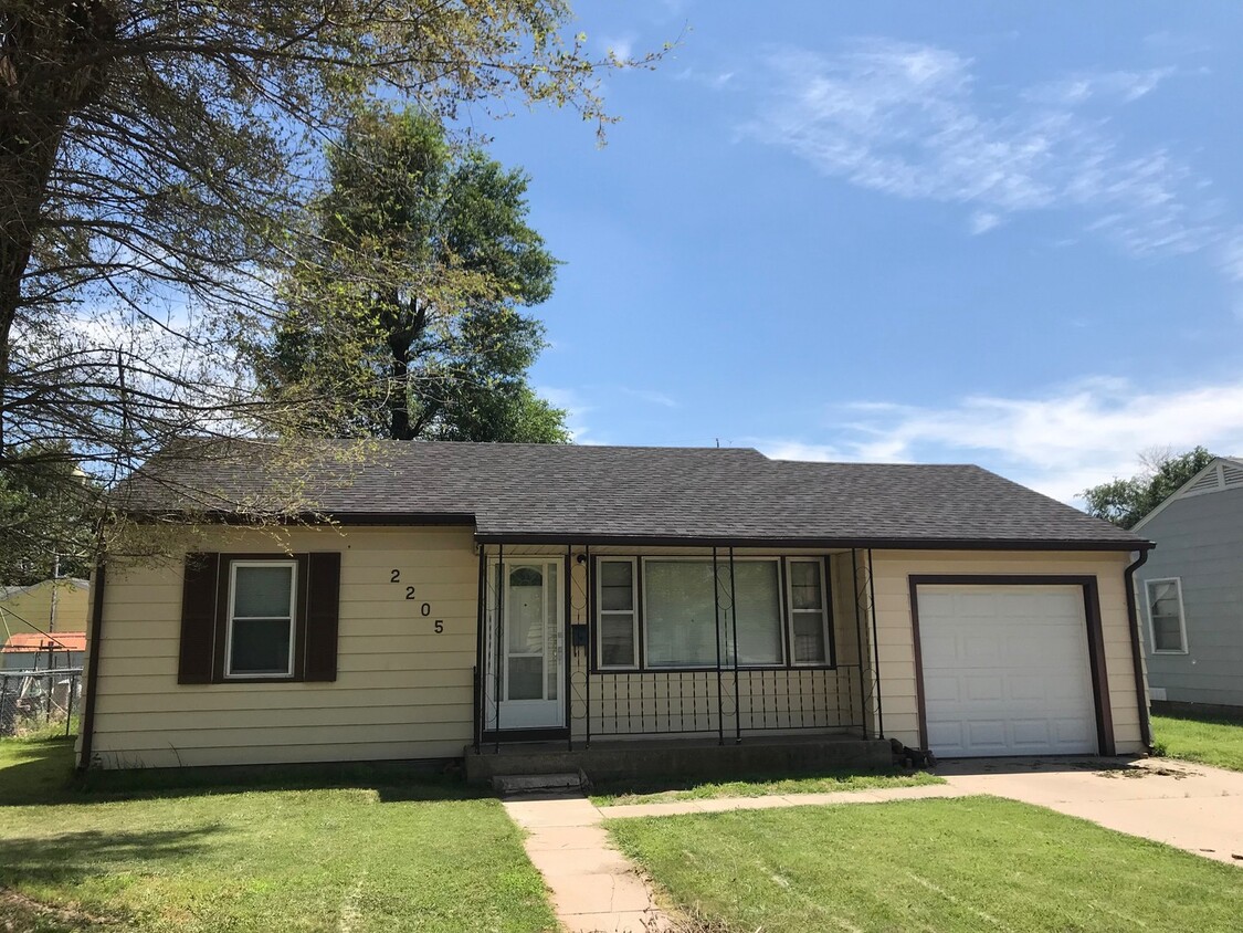 Primary Photo - 2 Bedroom, 1 Bathroom House with Attached ...