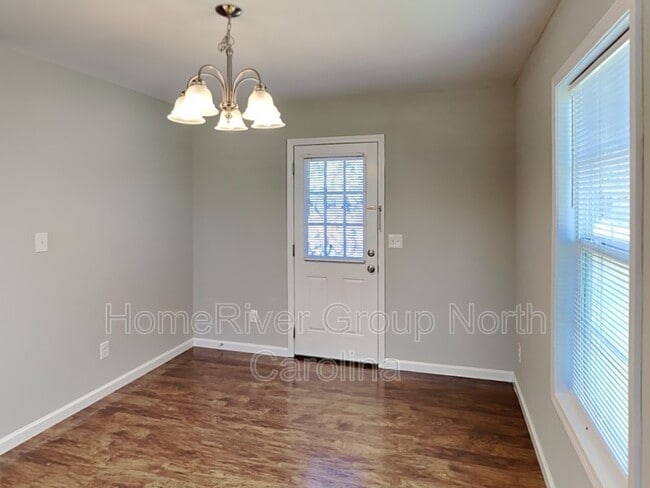 Building Photo - 5956 Brentwood Park Pl