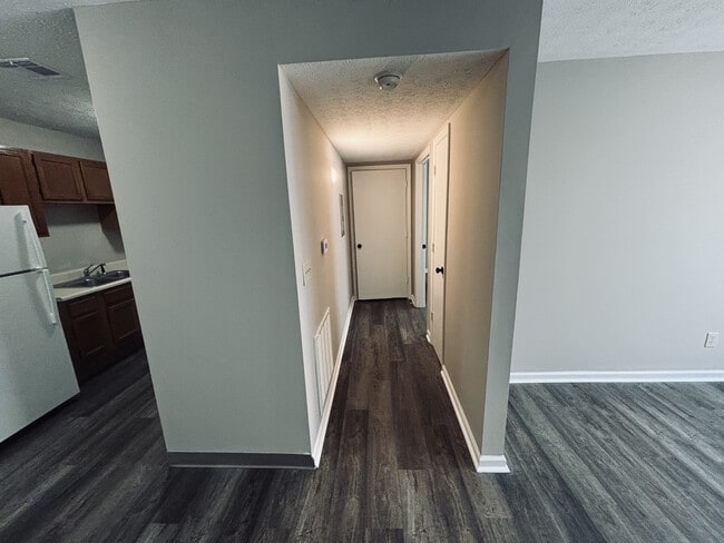 Building Photo - Tanasi Bend Apartments